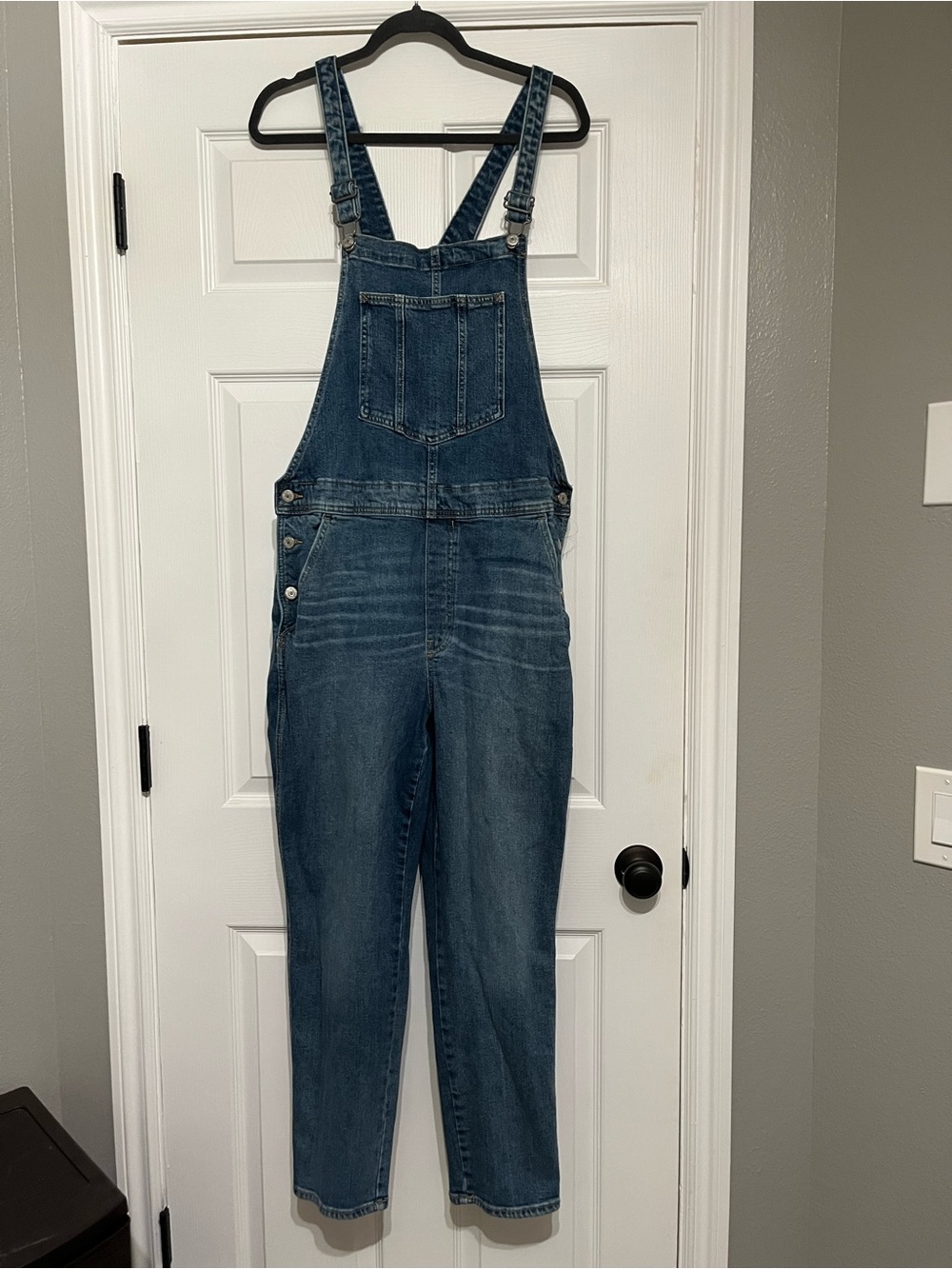 Old Navy OG Overalls Medium Wash Whiskering Denim Garden Cottagecore Beachy 16